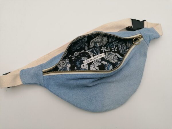 Banane basique - Jeans bleu clair / manga japonais