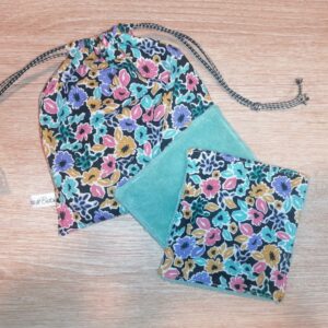 Pochon 7 lingettes - Fleurs fond noir / Bleu piscine