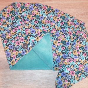 Serviette cheveux - Fleurs fond noir / bleu piscine